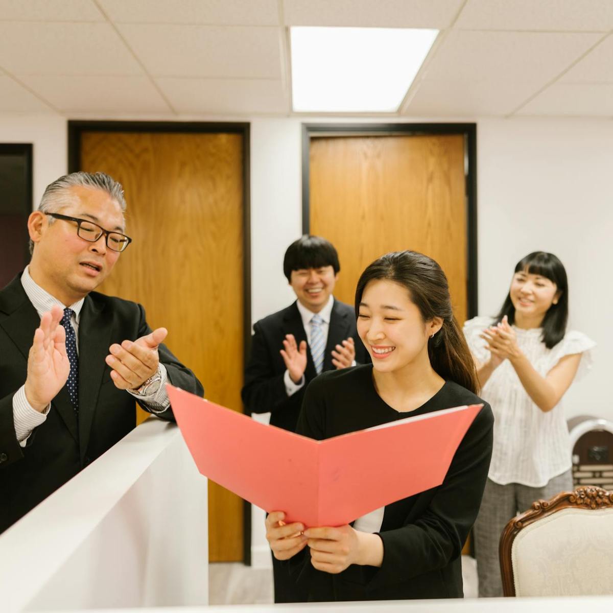 Humane HR Perspectives: Quick Recognition Builds Stronger&nbsp;Teams